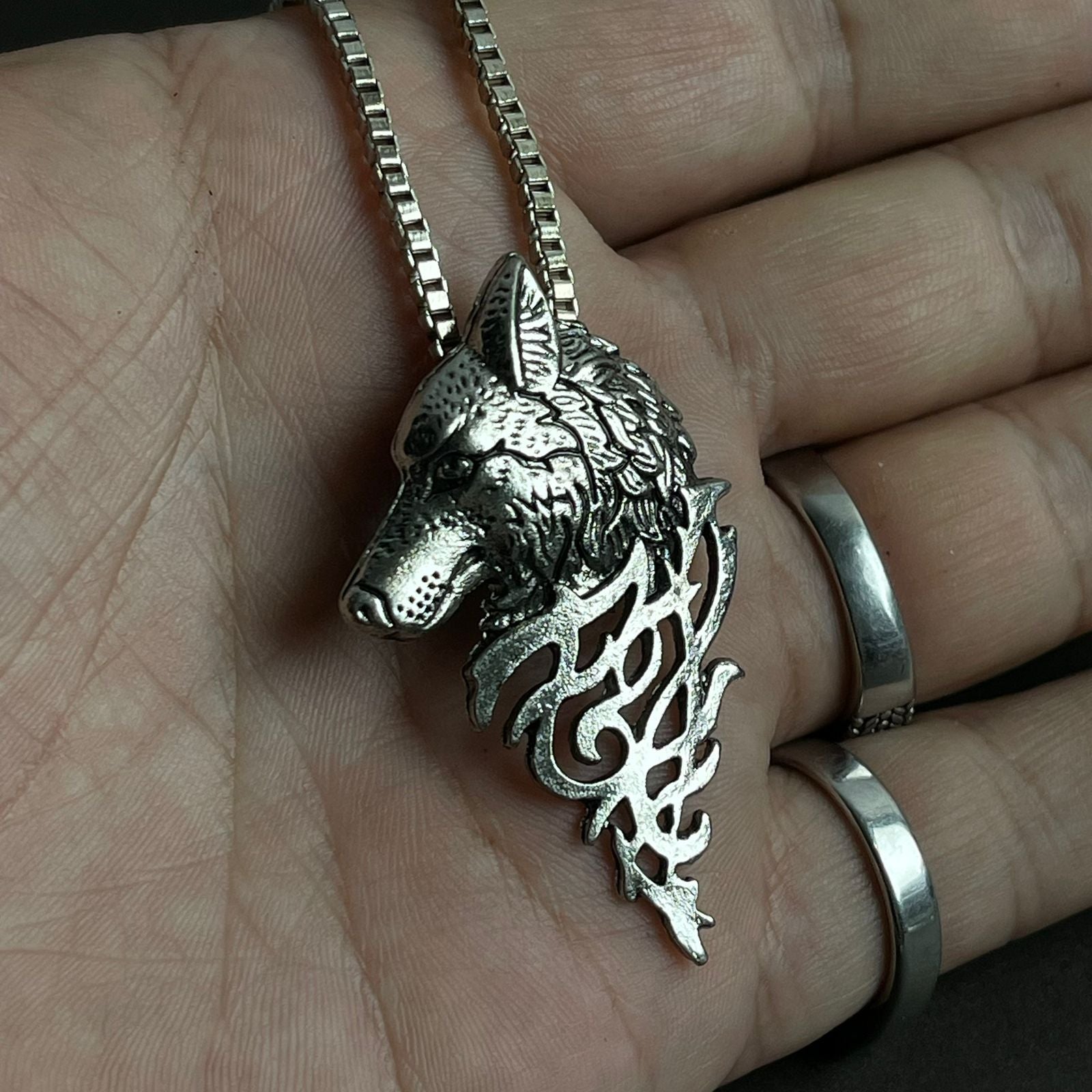 silver wolf head pendant necklace for men Pakistan