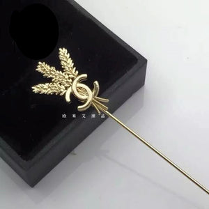 Cartiar Gold Lapel Pin