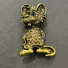 Load image into Gallery viewer, Golden Jerry Brooch Lapel Pin For Men