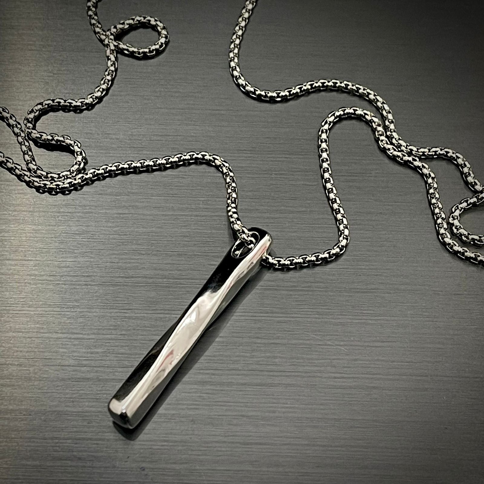 Silver twisted bar pendant necklace with chain online in Pakistan