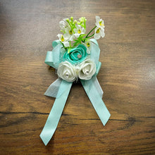 Load image into Gallery viewer, Tiffany Green  &amp; White Flower Wedding Corsage For Men