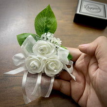 Load image into Gallery viewer, White Flower Leaf Wedding Corsage For Men