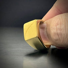 Load image into Gallery viewer, Golden Signet Ring For Men
