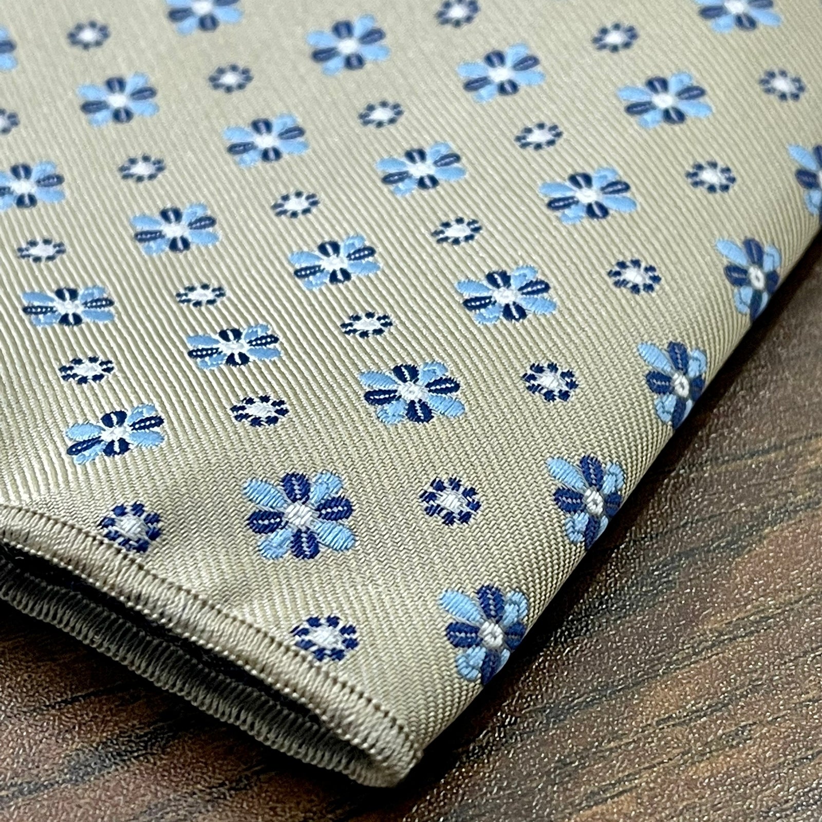 Ivory floral paisley pocket square for men in pakistan