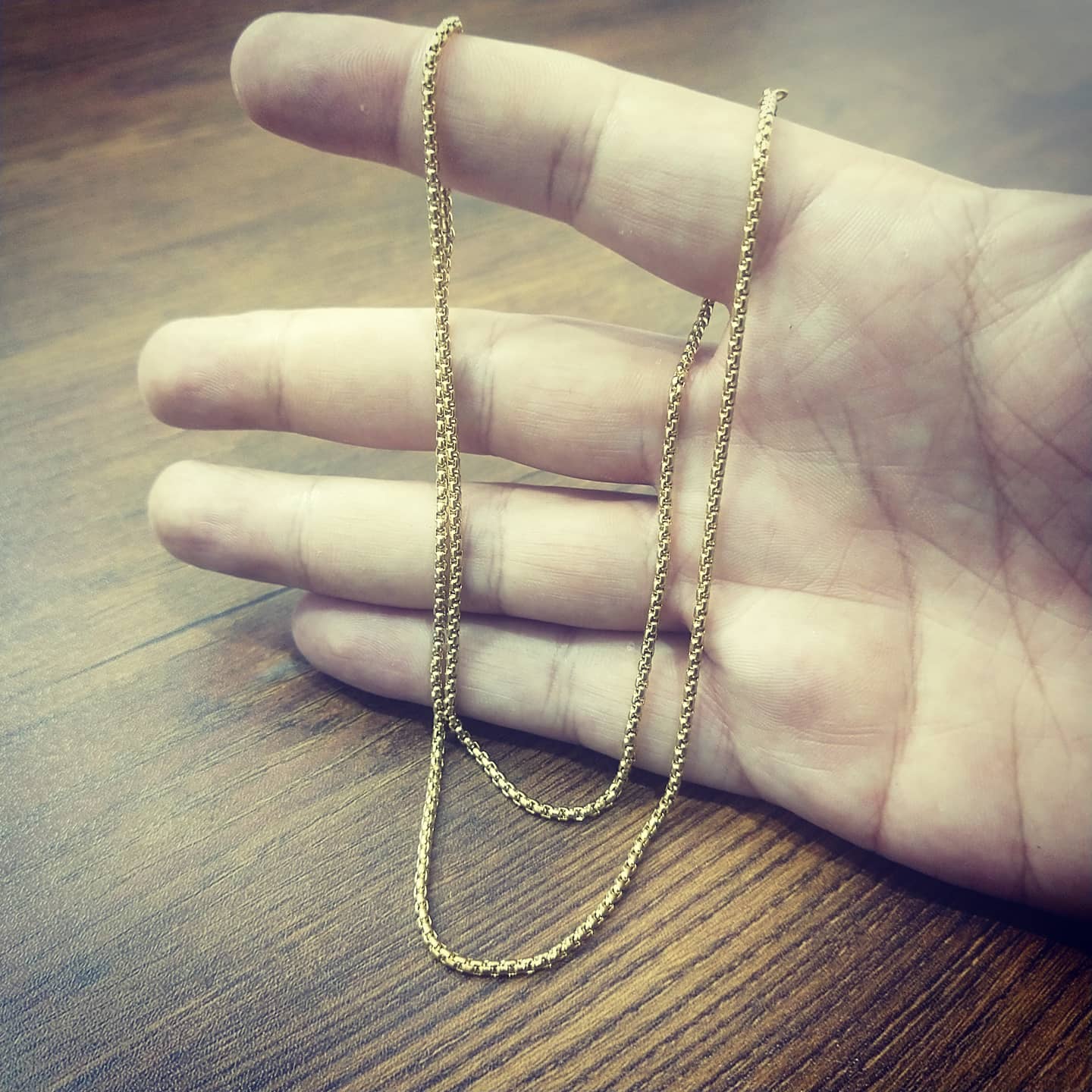 thin round shape box chain for men