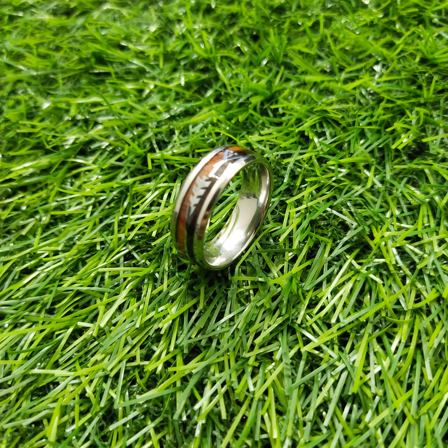 Wood Arrow Grain Titanium Ring (Silver)