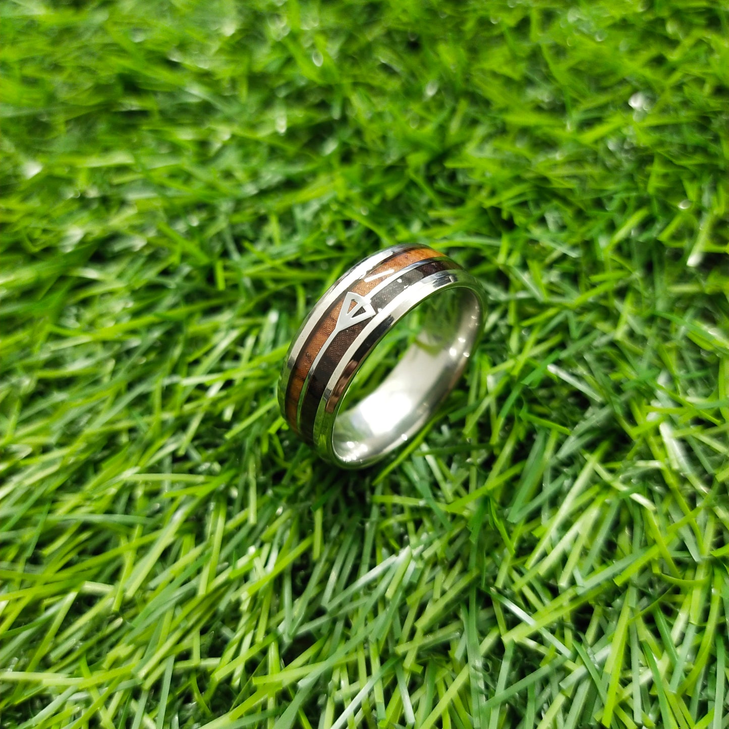 Wood Arrow Grain Titanium Ring (Silver)