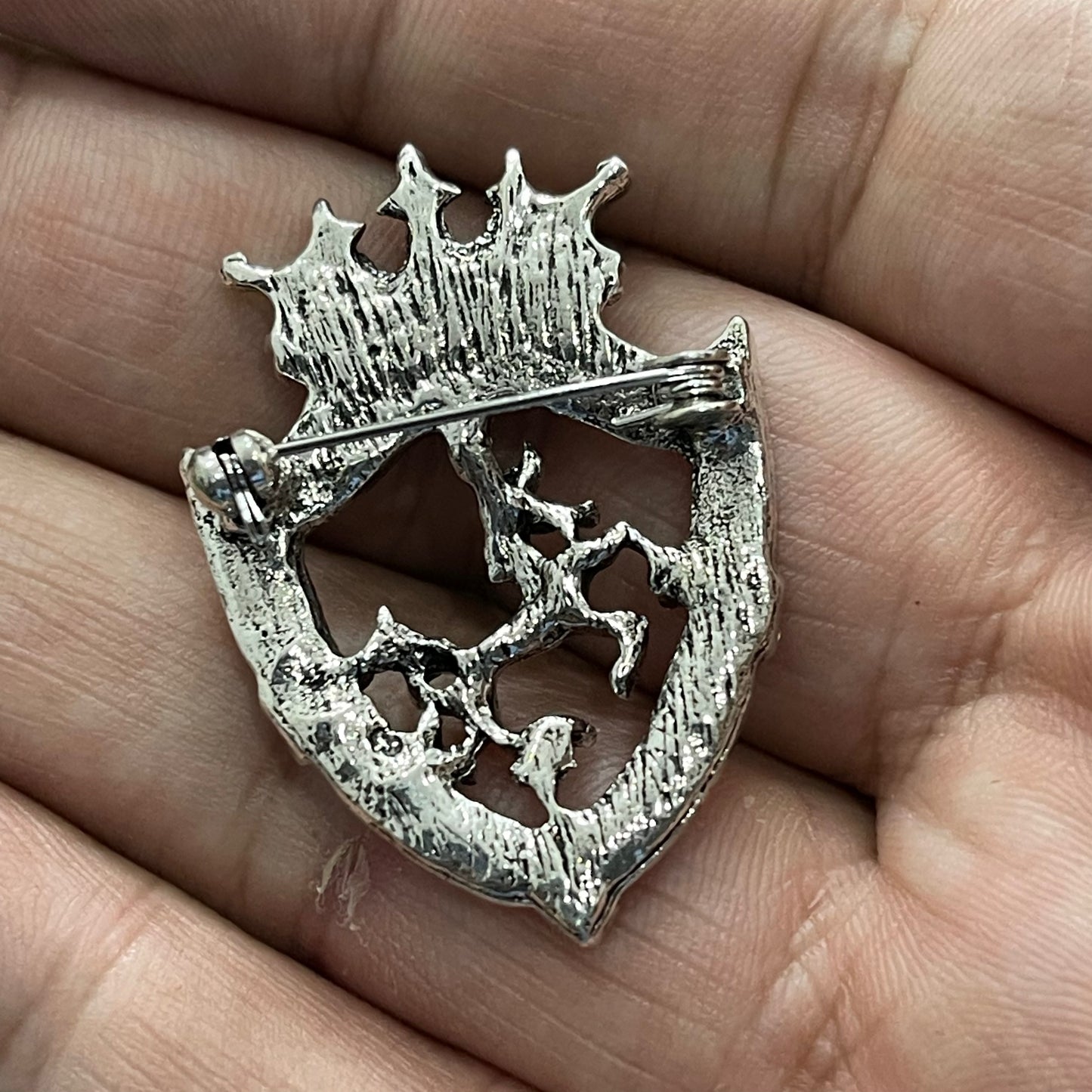 crown horse brooch for wedding suit in Pakistan