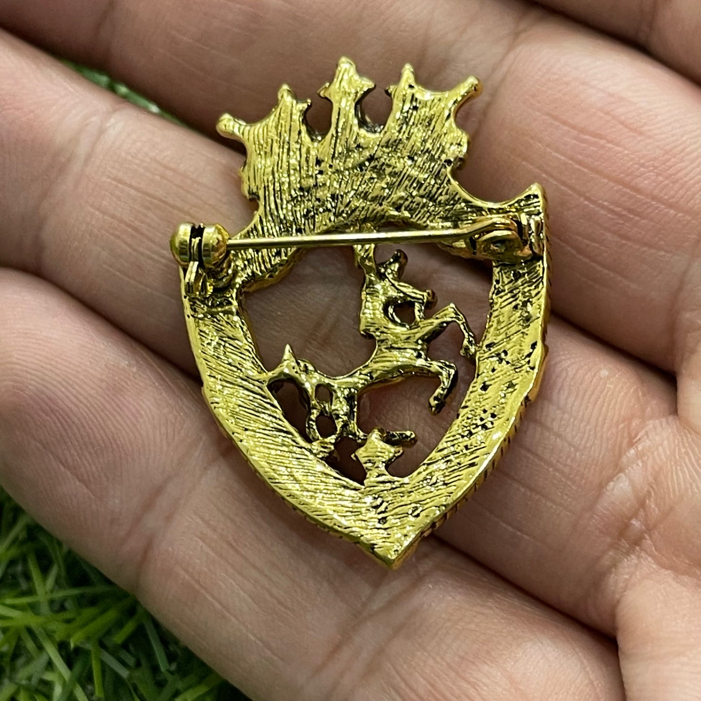 men's suit lapel pin brooch in pakistan golden horse brooch for men in Pakistan