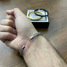 Load image into Gallery viewer, Adjustable cable bangle for men women in Pakistan