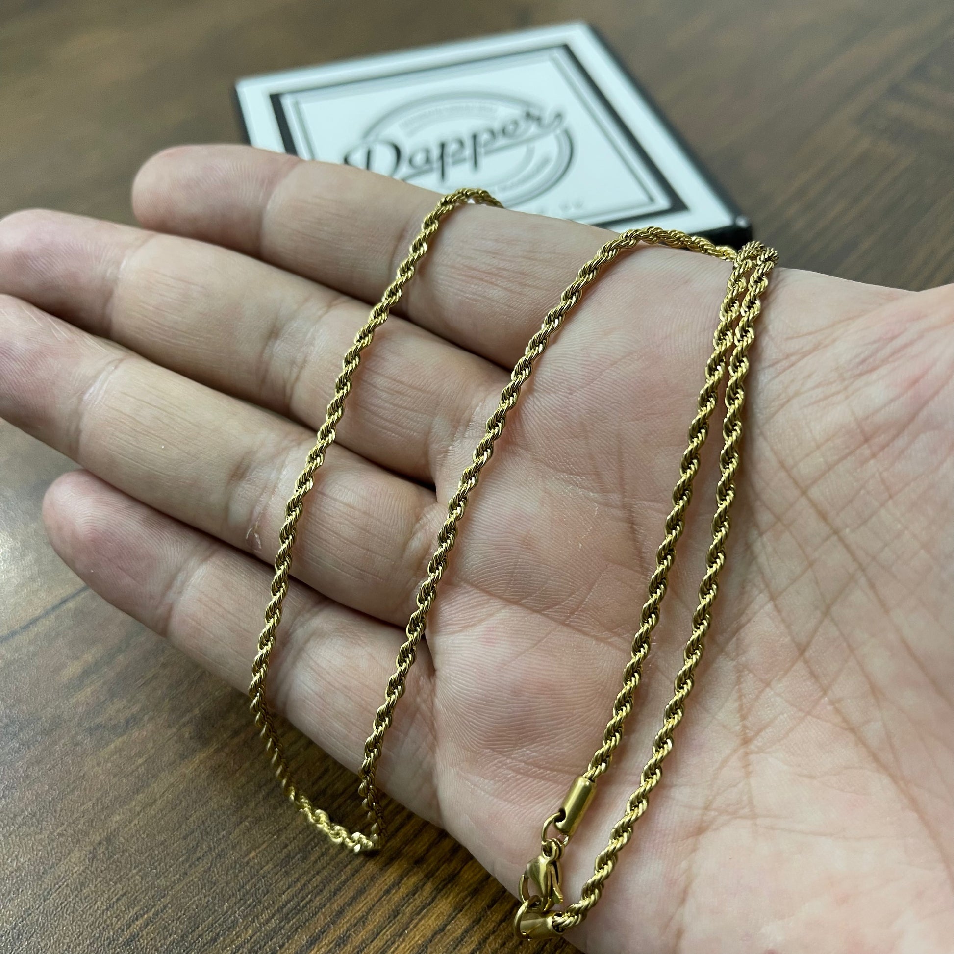 Gold chain 2025 in neck