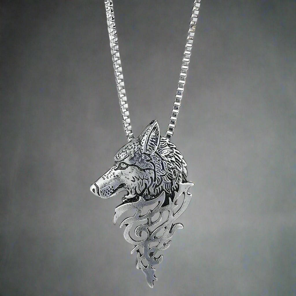 silver wolf head pendant necklace for men Pakistan