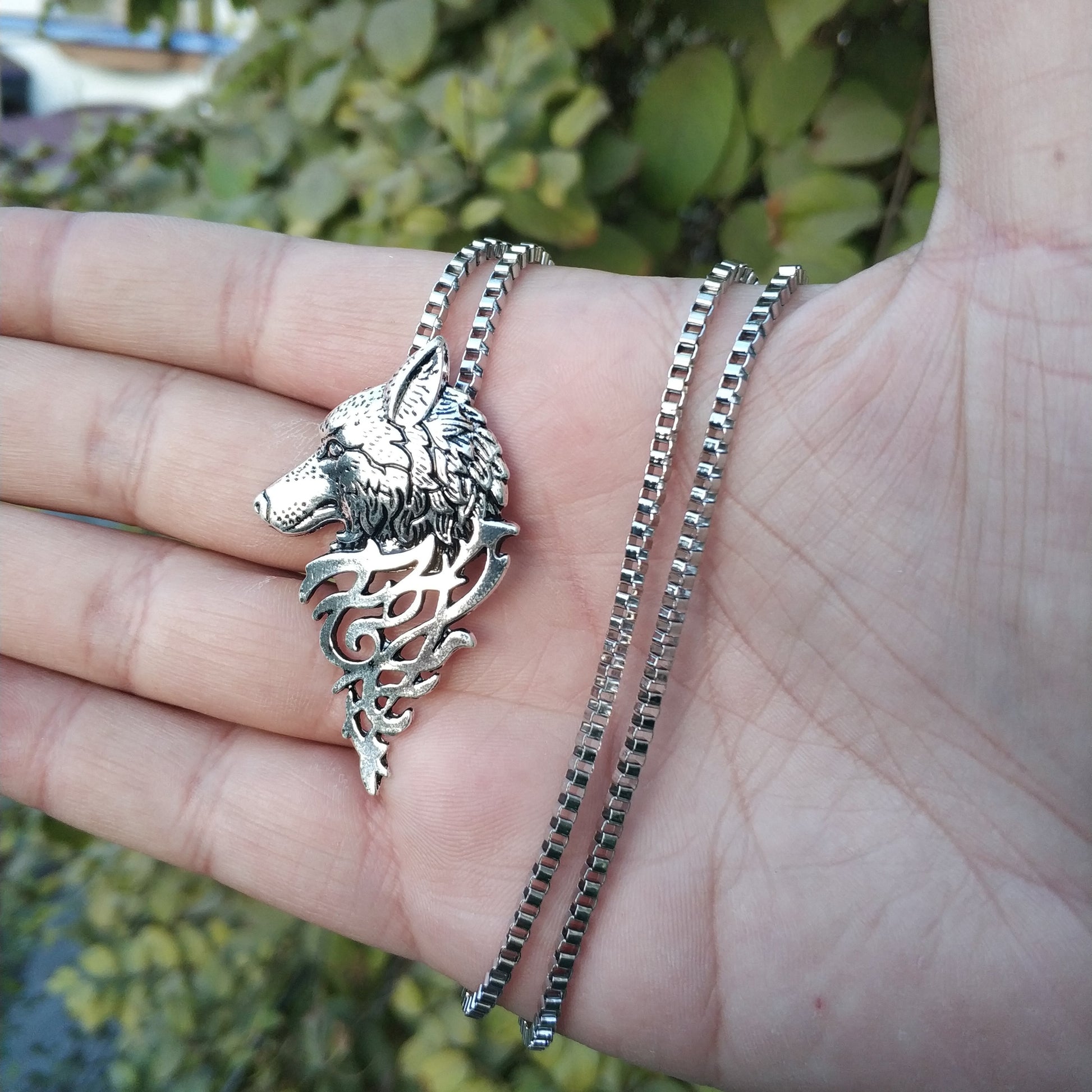 silver wolf head pendant necklace for men Pakistan